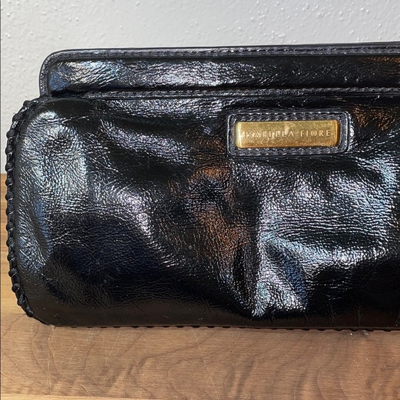 Isabella Fiore Black Patent Leather Magnet Close Clutch Strap - Picture 2 of 16